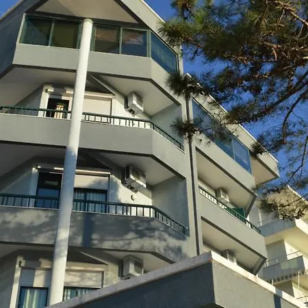 Hotel Ylli I Detit 4*